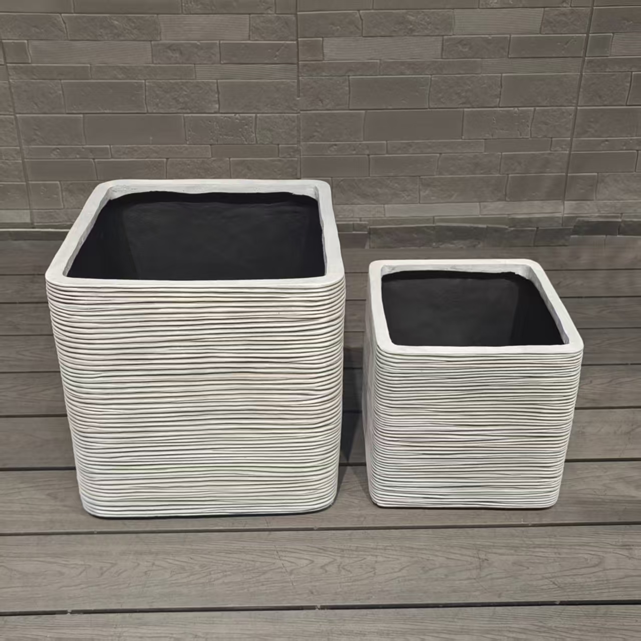 أحدث مدونات الشركة حول أواني الزهور: نسج الأحلام الطبيعية بالخطوط