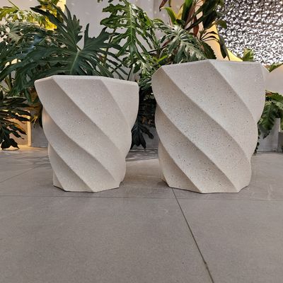 شراء وعاء النباتات المعزز المصنوع يدوياً لون الكريم الطين والألياف الزجاجية لديكور المنزل online manufacture