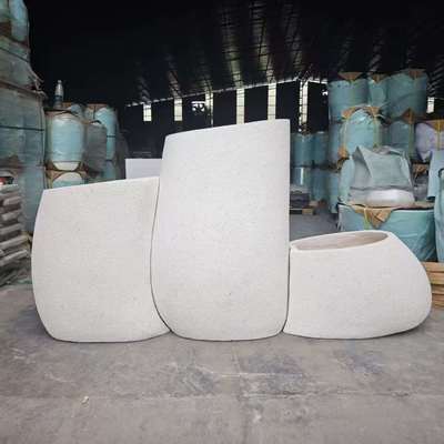 أنيقة ضخمة بيضاء غير منتظمة منحنية متدفقة الخطوط العريضة ألياف الطين المزرعة